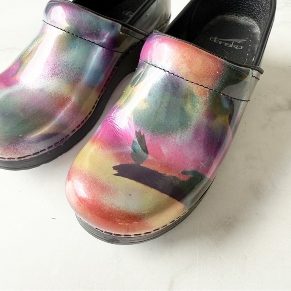 Dansko Size 7.5  Professional Leather Clogs in Spry Paint Patent - Picture 3 of 7